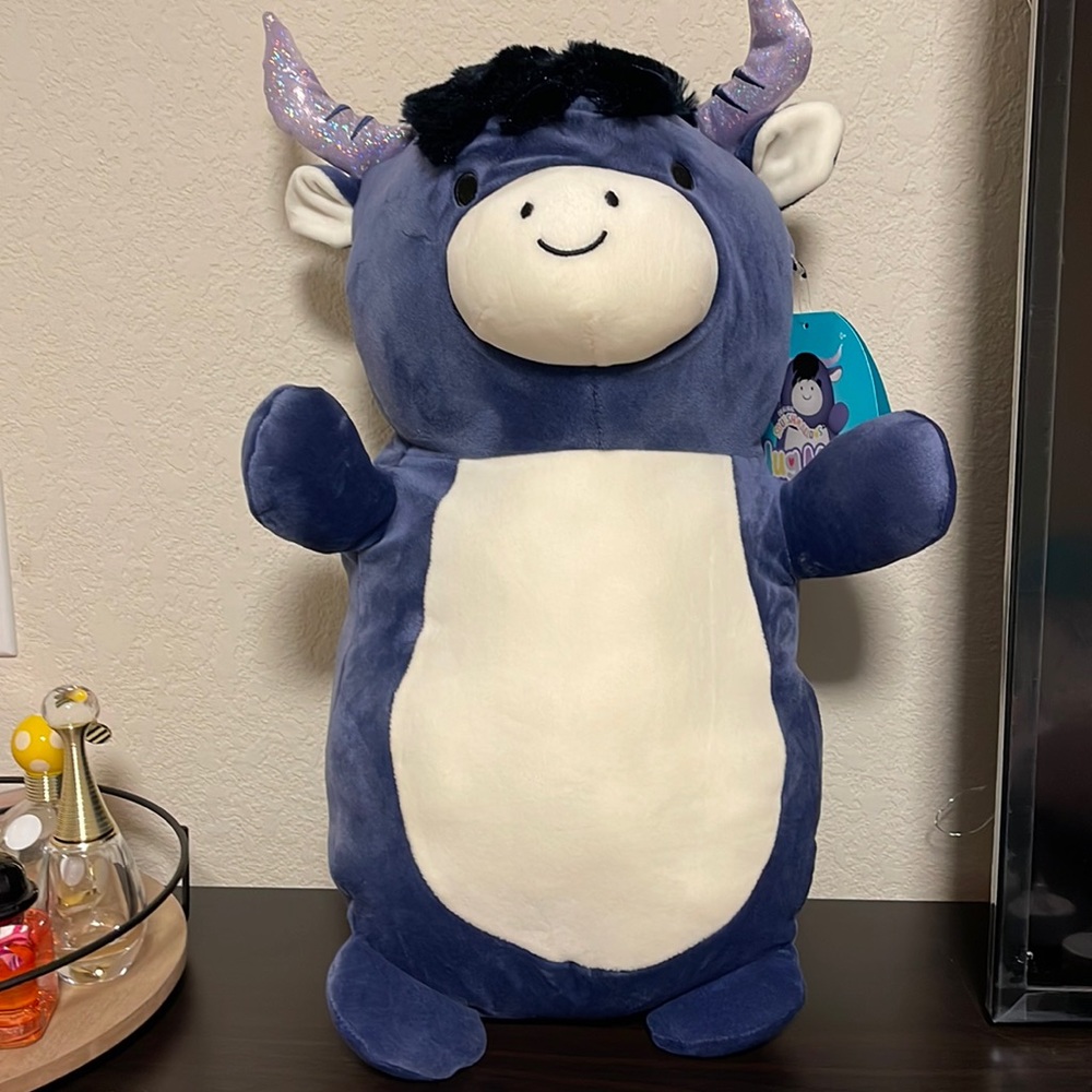 Squishmallows Perni the Bull 18” Hugmees